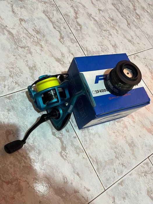 Фидер въдица FL която е с леки следи от употреба както и макарата FL