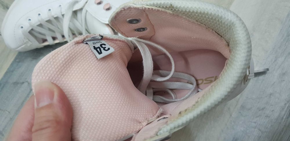 Коньки фигурные в отличном состоянии