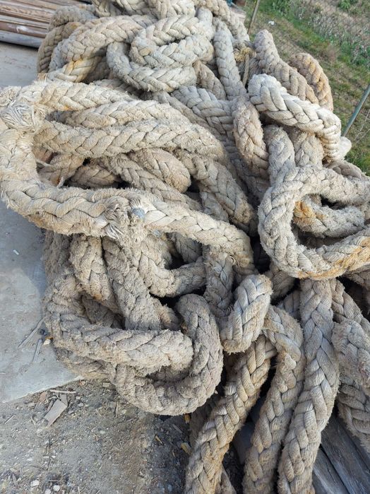 Корабно въже с диаметър 27 см. 30 лв на метър