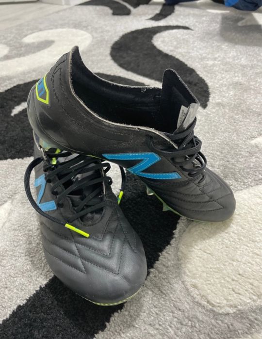Ghete de forbal New Balance