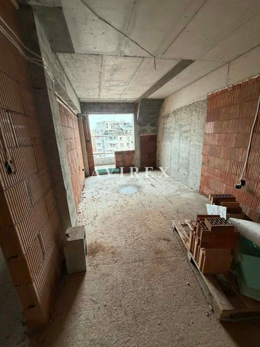 Тристаен апартамент в кв. Христо Смирненски срещу УМБАЛ Пълмед