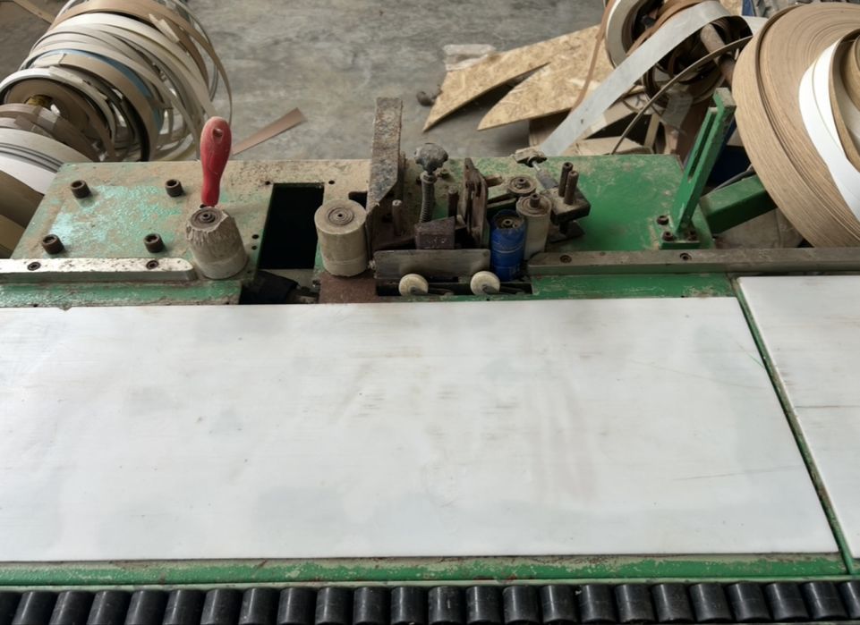 Vând mașină de lipit folie cant