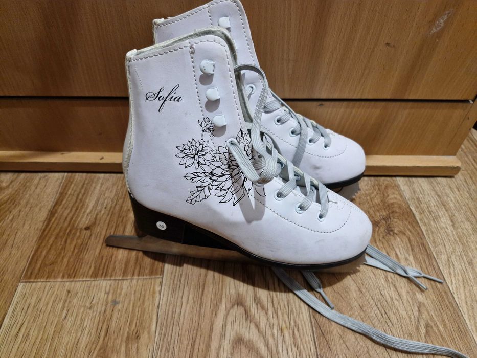Продам коньки фигурные