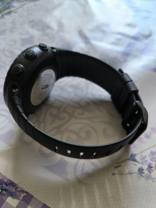 Продавам мъжки часовник Suunto Core All Black Vector!