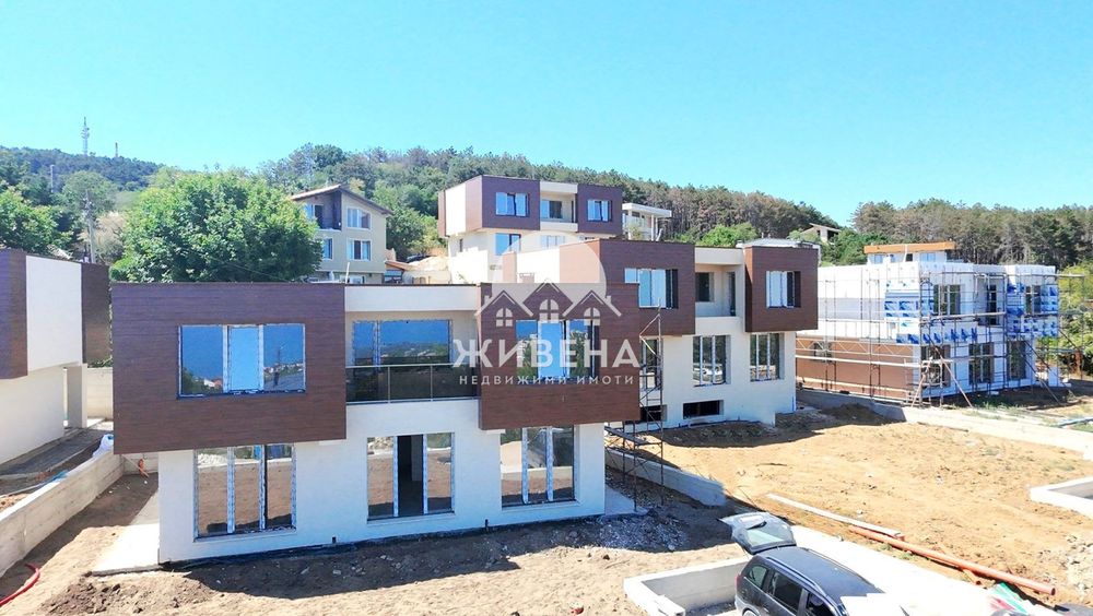 Нова триетажна къща, м-т Акчелар, РЗП: 240 кв.м, двор: 520 кв.м