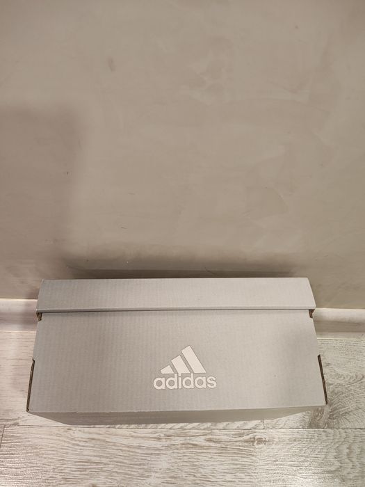 Маратонки Adidas номер 25