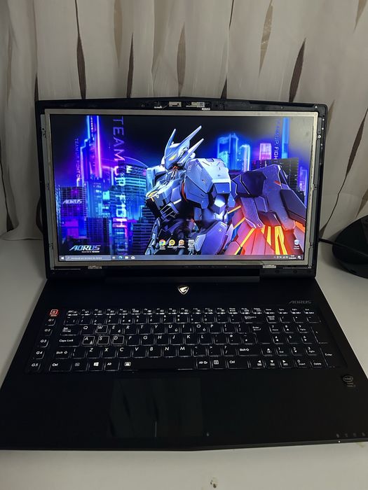 Laptop gaming 17.3 inch| 2 placi video 4gb fiecare