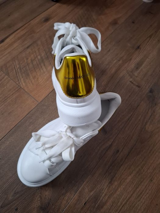 Alexander McQueen  Teniși supradimensionați din piele ORIGINALI
Teniși