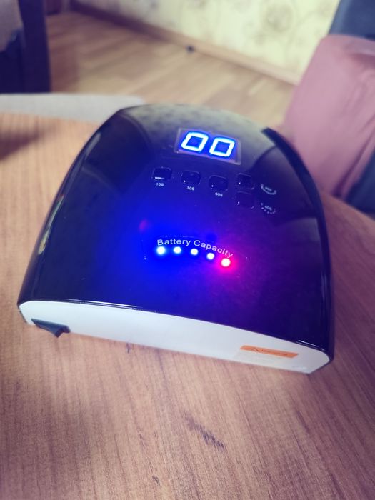 Акумулаторна лампа за маникюр