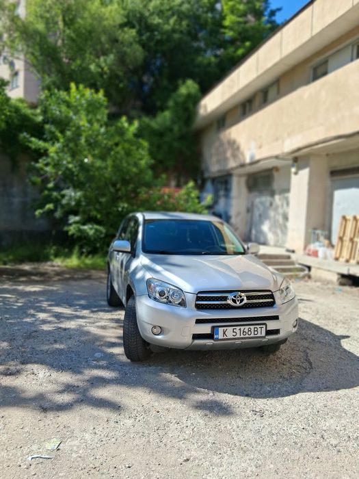 Toyota rav4 продавам