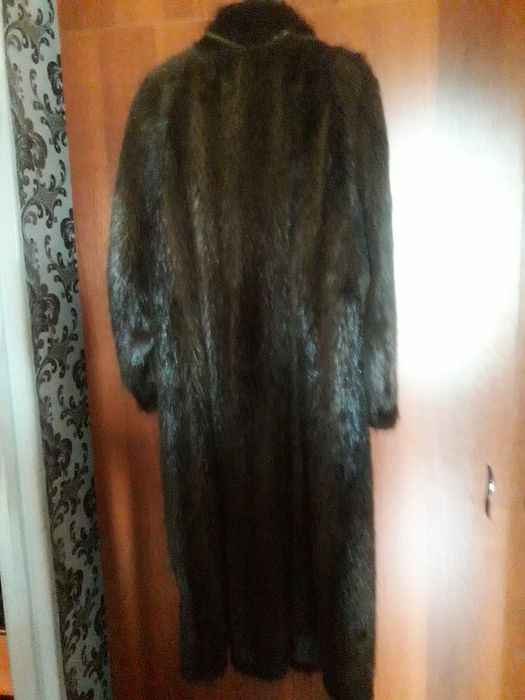 Продаю нутриевую шубу длинную