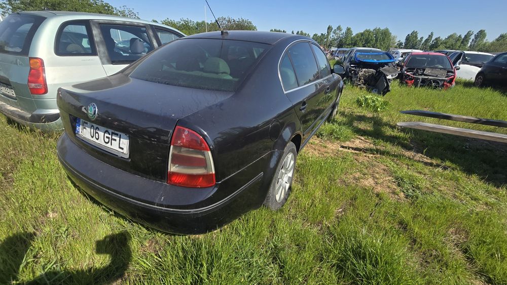 Skoda superb 1.9 faruri bara capota far aripa aripi portbagaj jante aliaj trager armatura usi usa pompa caseta cutie viteze cadru stopuri oglinda stop