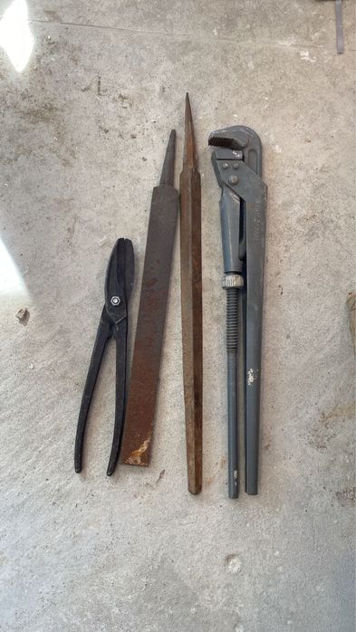 Новый напильник, ножница по металлу, газовый ключ