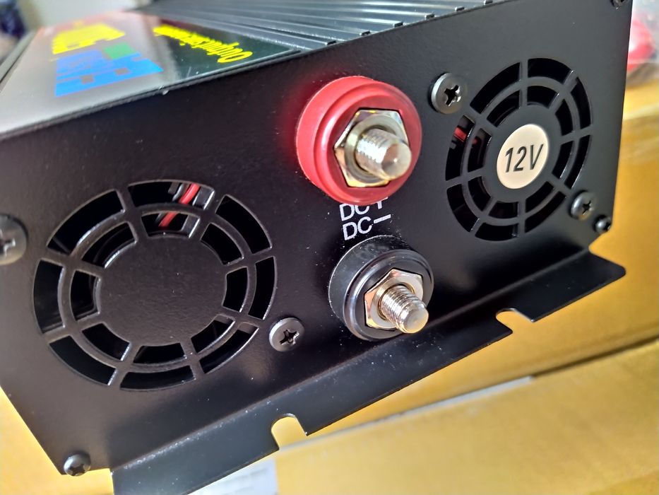 Invertor EASUN cu Undă Sinusoidală Pură DC 12V /AC220V Putere 5000W