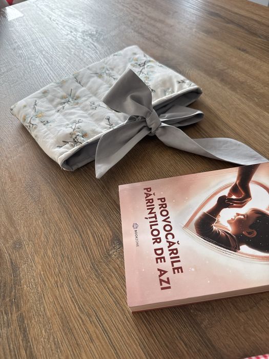 Book sleeve/ Husa de carte