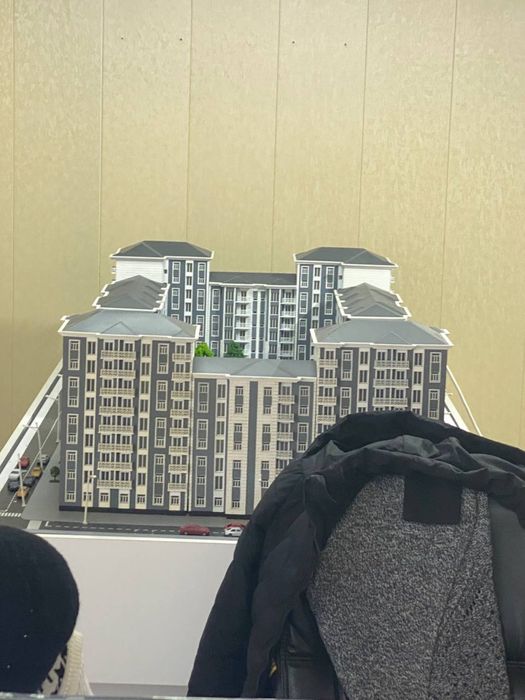 Nurafshon place da 1 xonali uy tez va arzon sotiladi