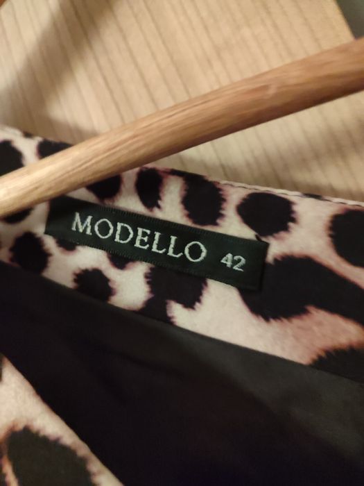 Vând rochie de ocazie animal print mărimea 40