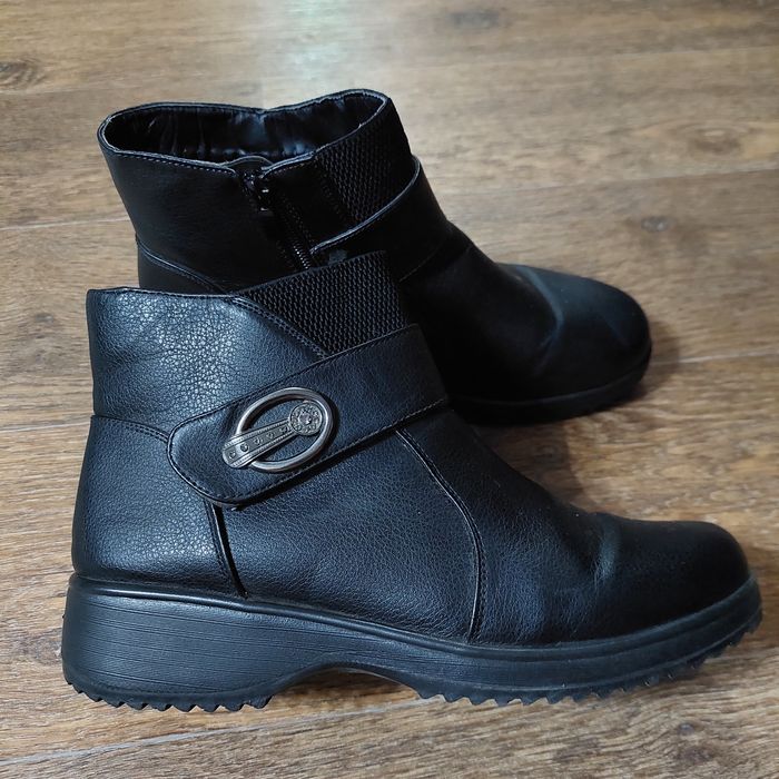 Продам демисезонные ботинки