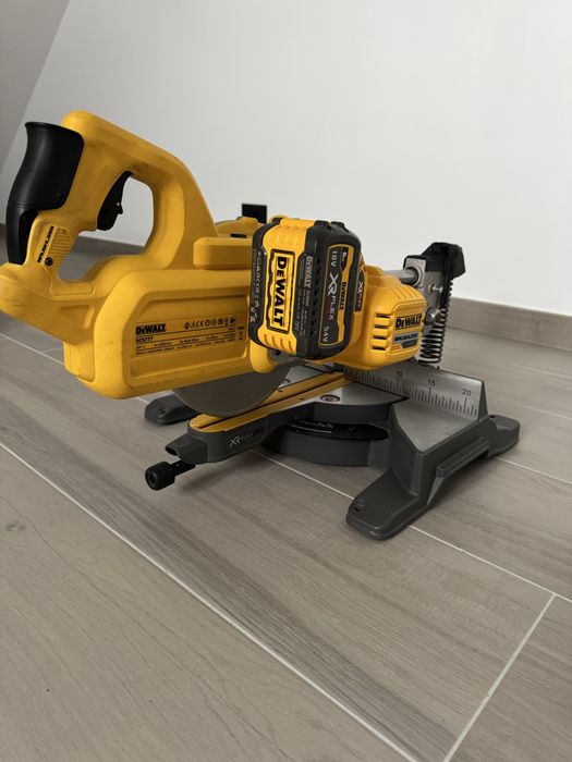 Circular Dewalt DCS 777T2