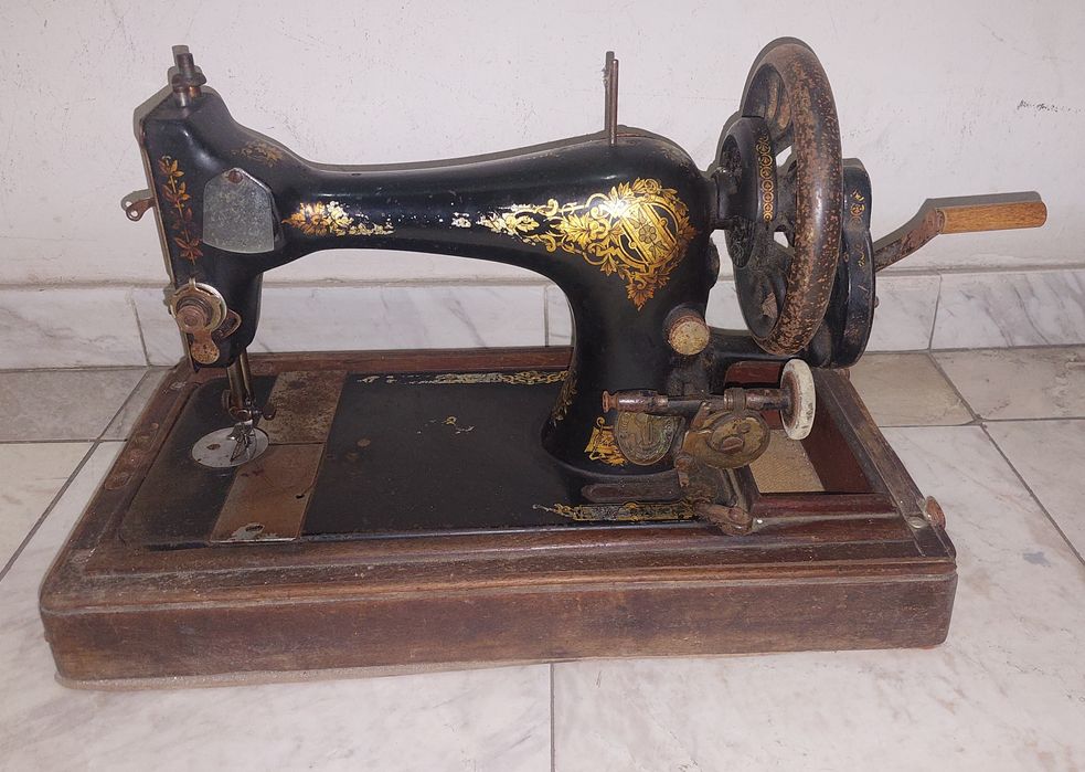 Стара шевна машина SINGER