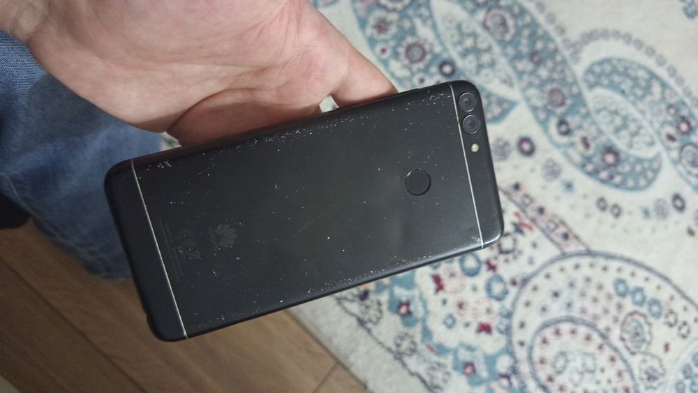 Продам телефон Huawei p smart