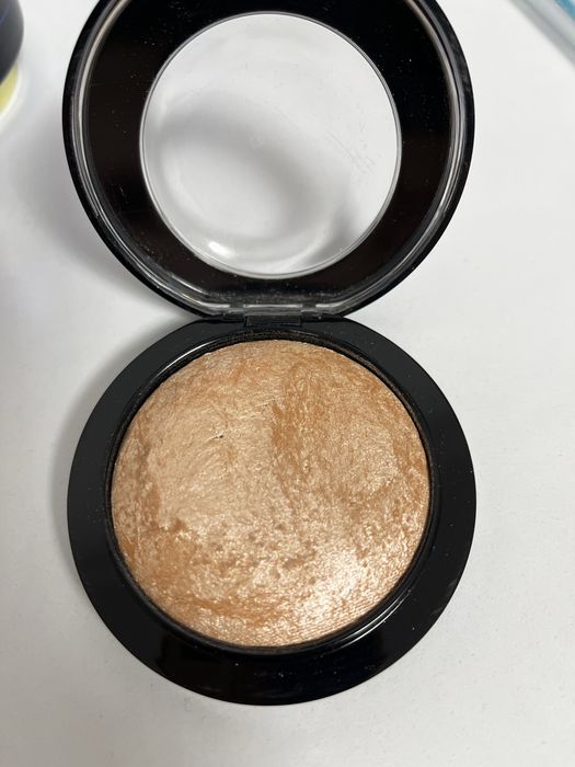 Мерцаюшая пудра-хайлайтер