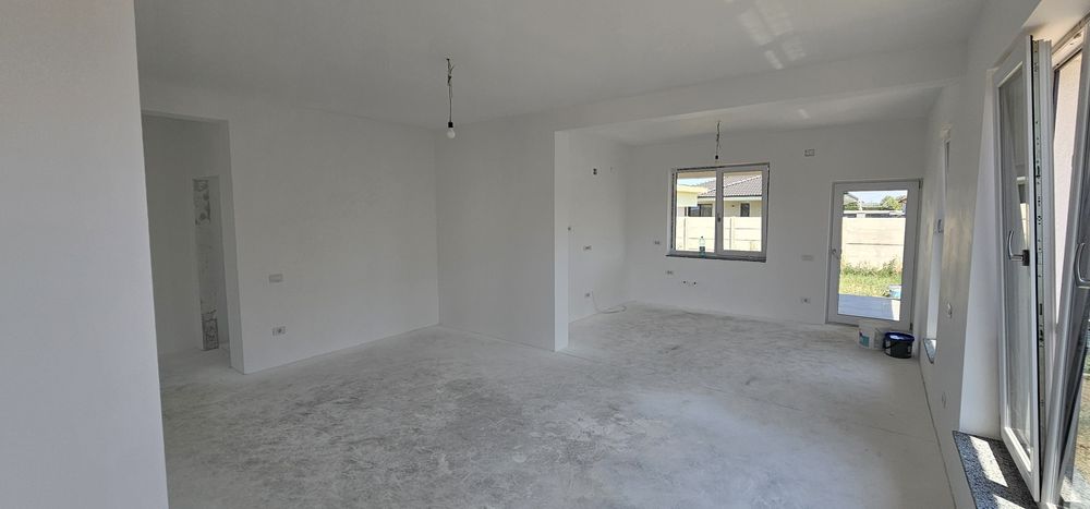Casă nouă de vânzare – 3 dormitoare,living,  2 băi, toate utilitățile