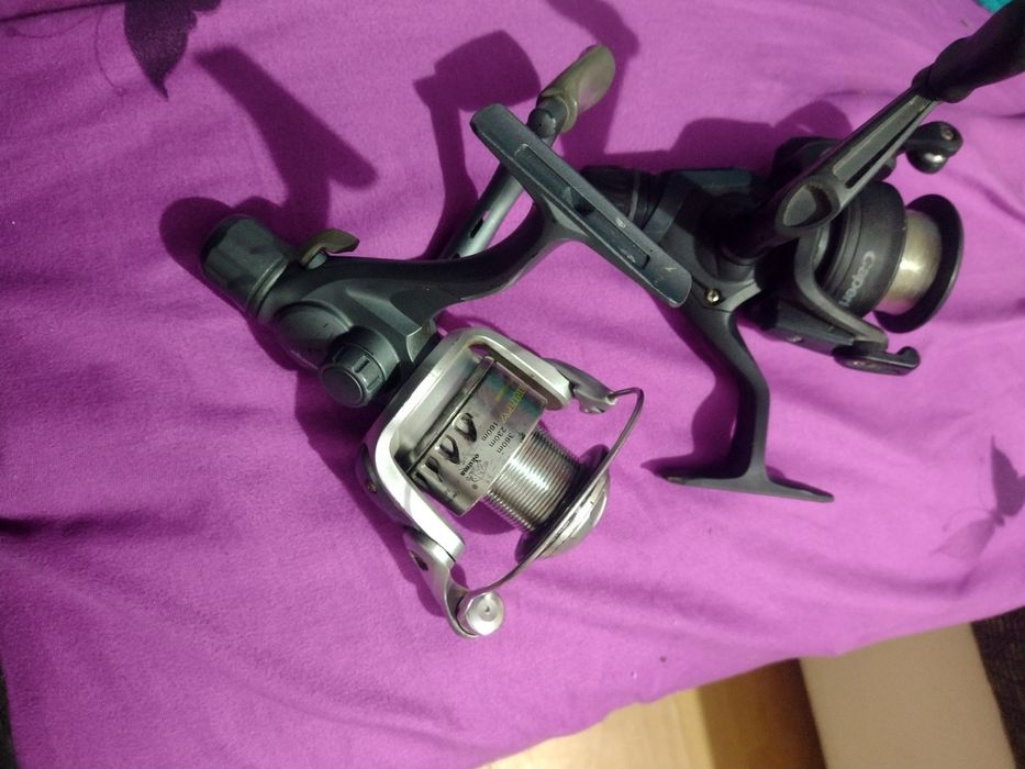 Lot 2 mulinete daiwa 9301 colecție pescuit decor Bocsa • OLX.ro