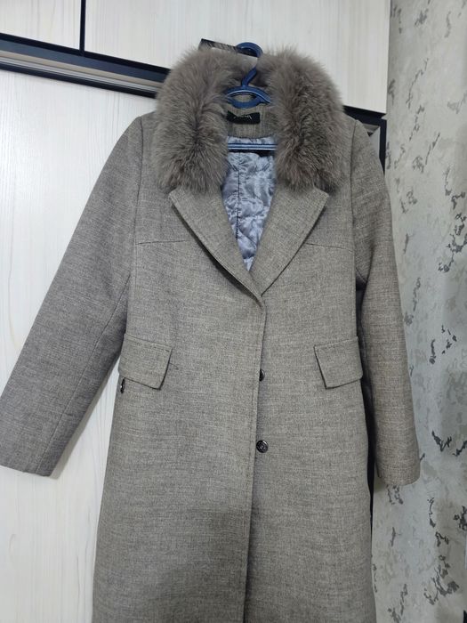 Palto yangi 4 marta kiyilgan razmer 42 narxi 450mng