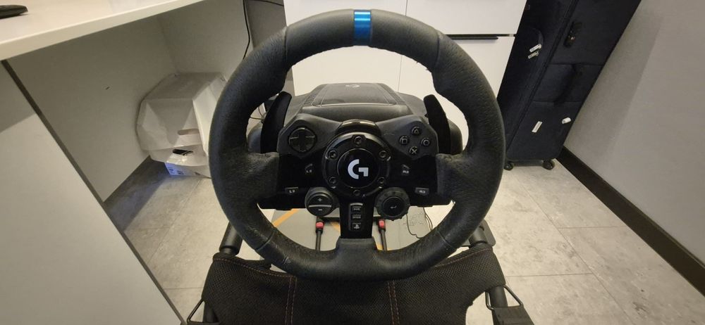 Гоночный симулятор Logitech + Playseat