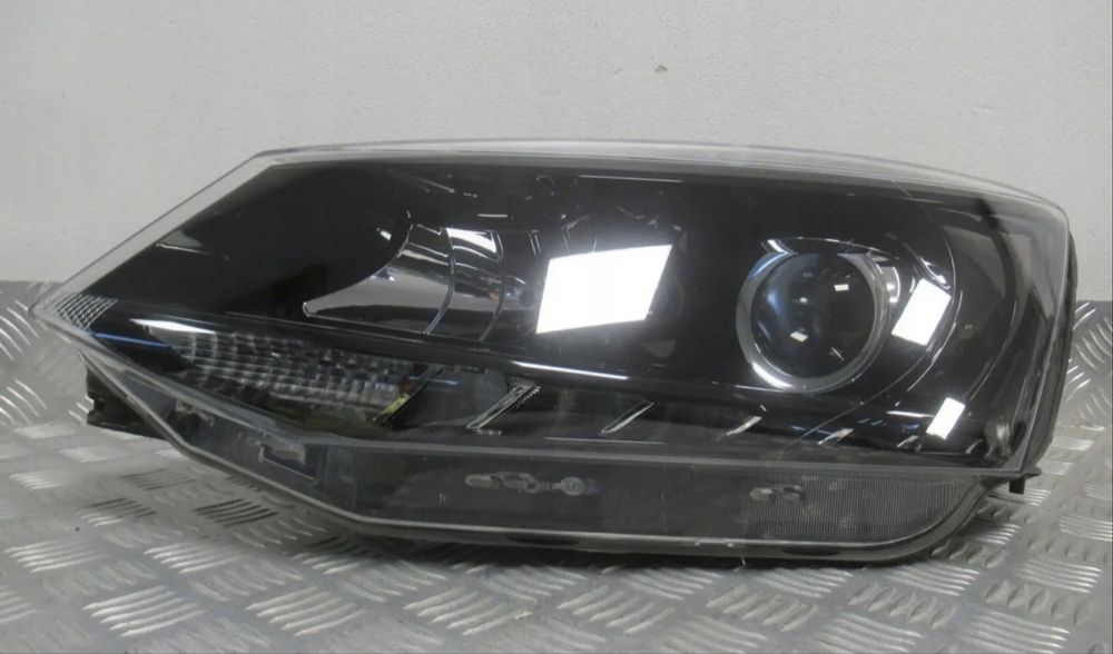 Ляв фар Шкода Фабия SKODA FABIA III 3 LED 2014-2018 6V1951015B