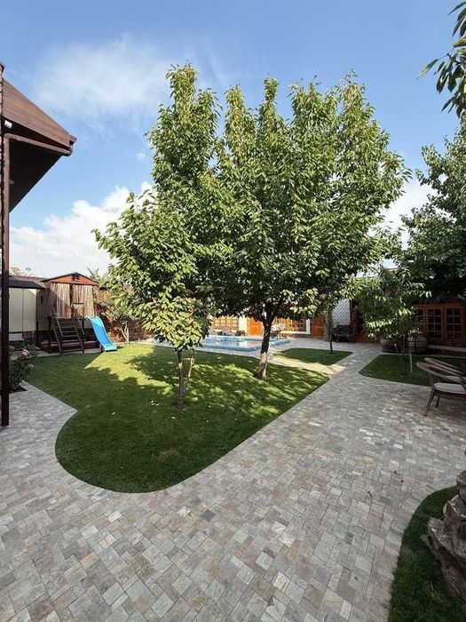Срочно продается дом 8 комнат, ориентир: Рисовый, 7,5 соток 316м²