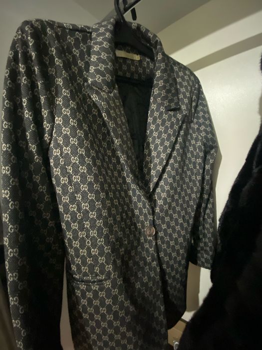 Костюм 12 000 срочно