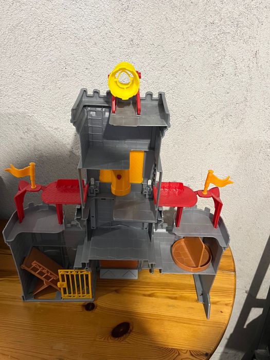 Писта  Hot Wheels Shark Escape и замък на Paw Patlor