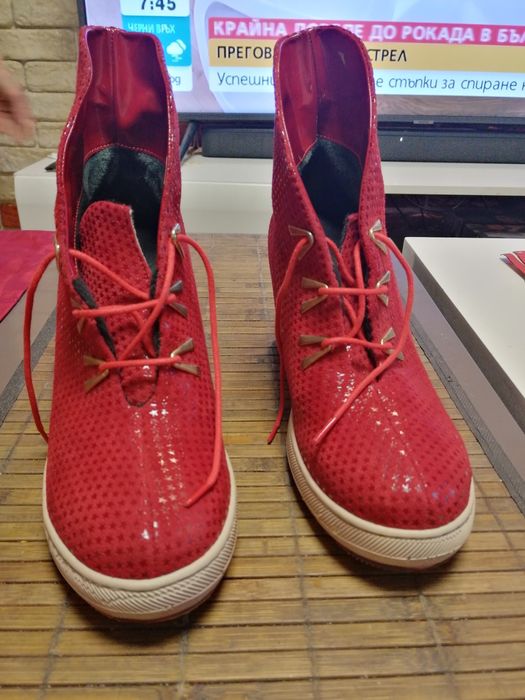 Дамски  боти. ..