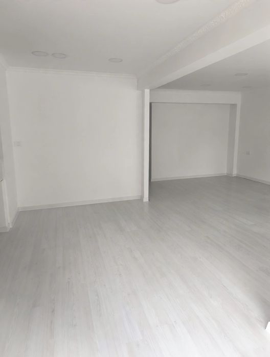 Spațiu comercial de vânzare