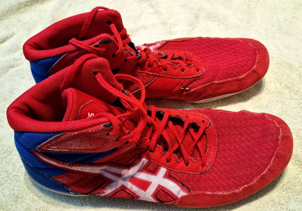 Vând ghete de lupte greco romane !