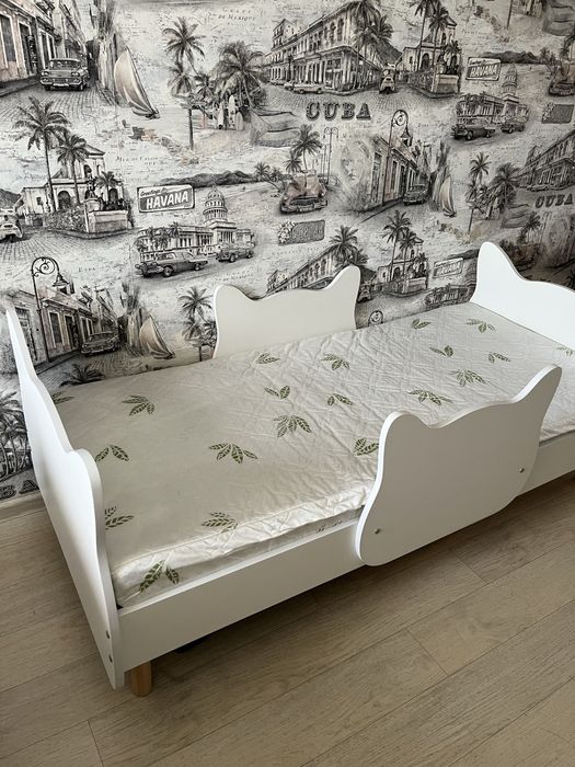 Продам детскую кроватку с матрасом