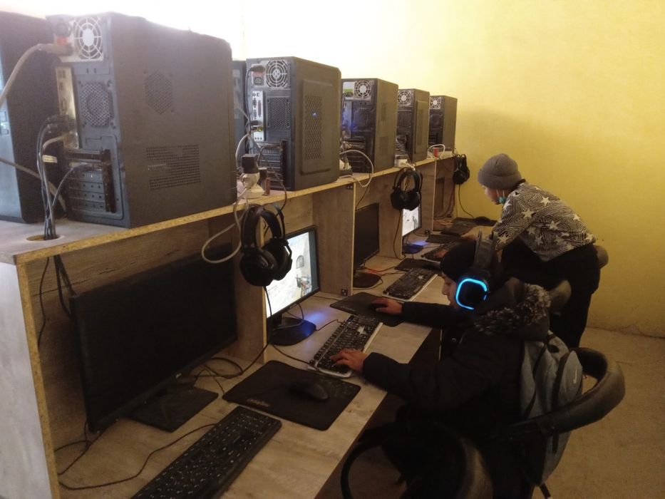 Srocna Kampiyuter xona game club sotiladi