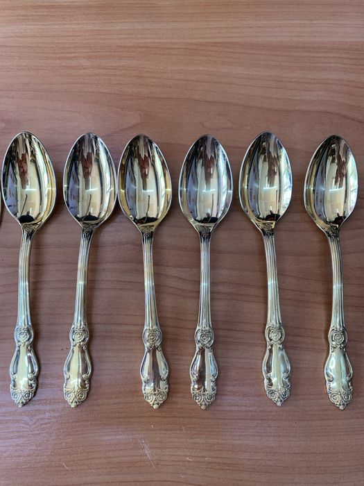 Позлатени прибори за хранене