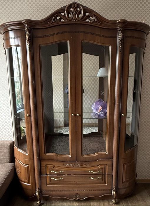 Продаю шкаф-горку