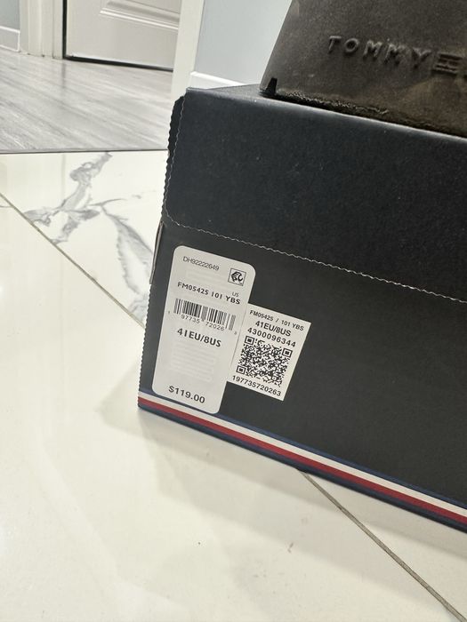 Продам осенню обувь tommy hilfiger