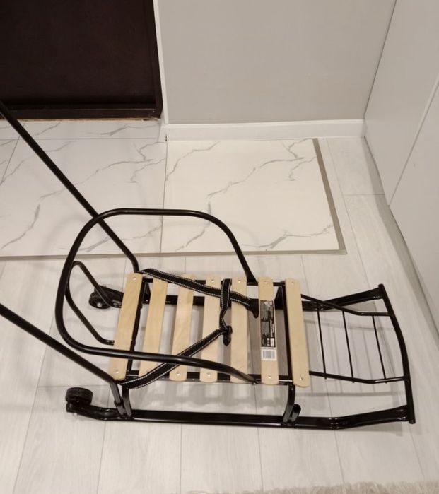 В продаже санки детские