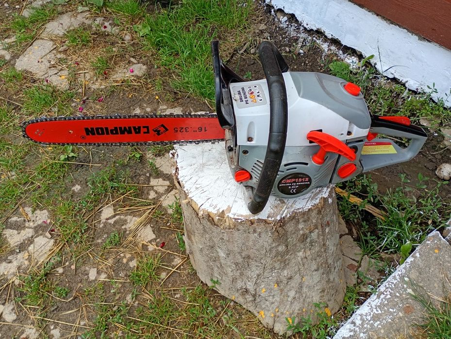 Vând drujba defecta pentru piese