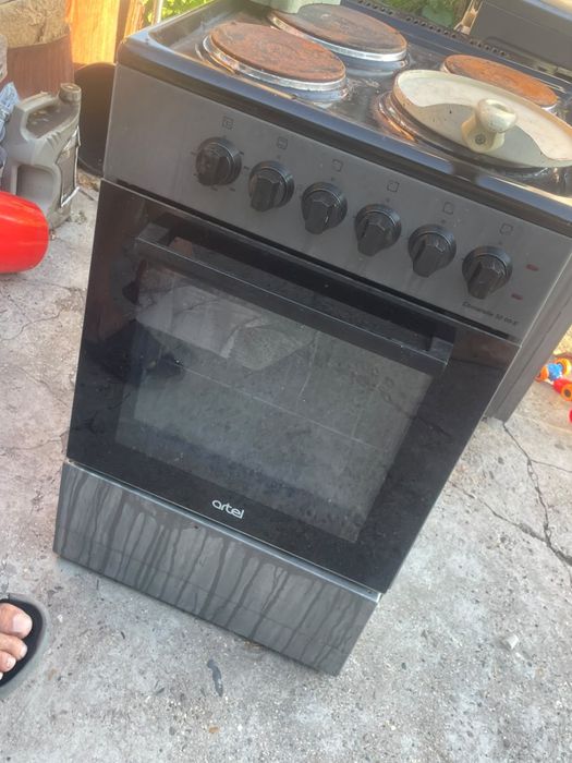 Продам плитку 4 конфорки, духовка рабочая