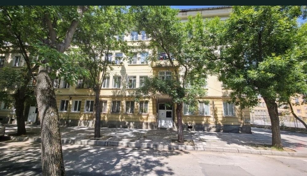 Продава се 2-ст. тухлен апартамент на ТОП локация в жк.Изток,гр.Перник - снимка 1