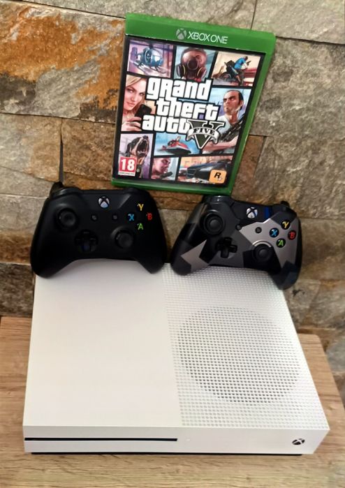 Xbox One S 1 TB + 2 Manete + 1 Joc pe CD