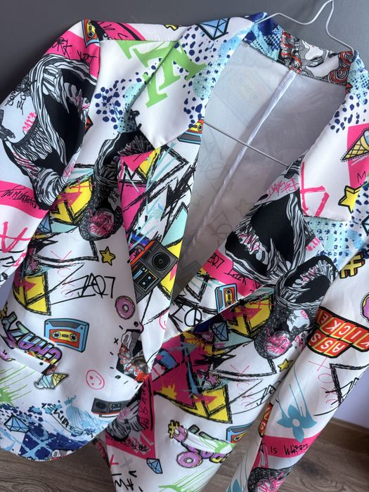 Цветно сако от лека материя,подходящо за всеки