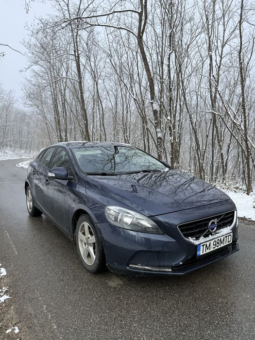 Volvo v40, 1.6 diesel, an 2015