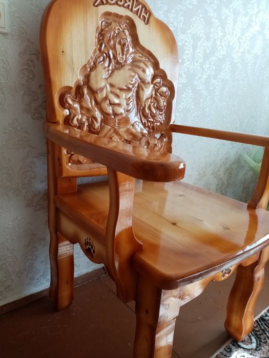 Кресло из дерева